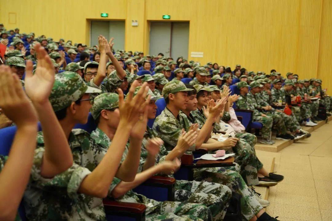 亲爱的小孩，别害怕、别担心，冒险有时也是很有趣的呢