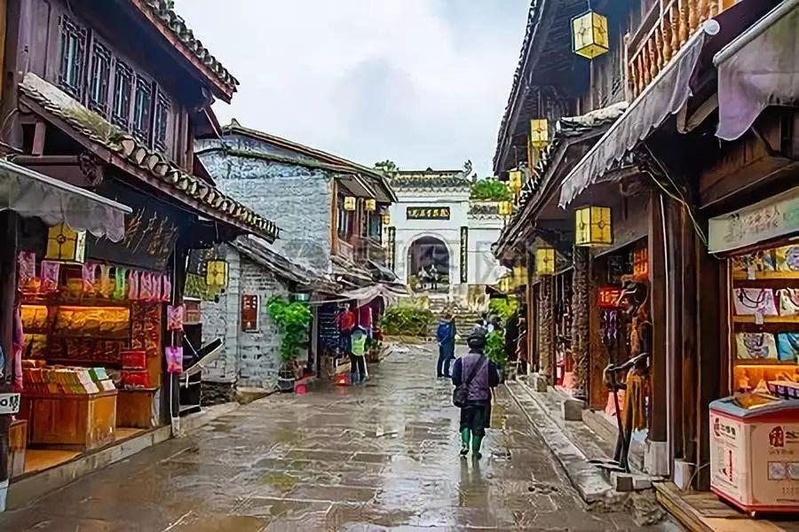 救援旅行男孩
