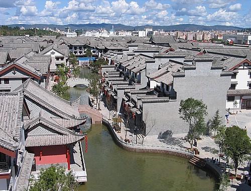 《工人大院》绝对颠覆你对资方的认知,吴越独到眼光再次引爆屏幕