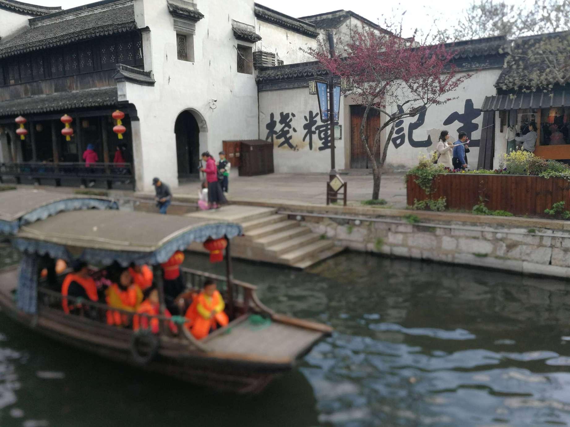 观山湖区世纪城街道关工委开展“垃圾分类”寒假宣传活动