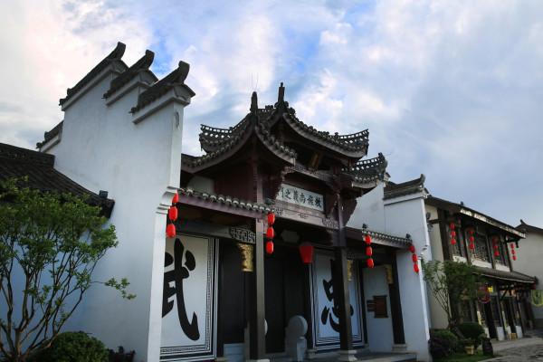 南京大厂园林推进老旧公厕“换新装”,服务如厕更舒适